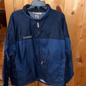 Columbia | Blue Outdoor Packable Windbreaker L